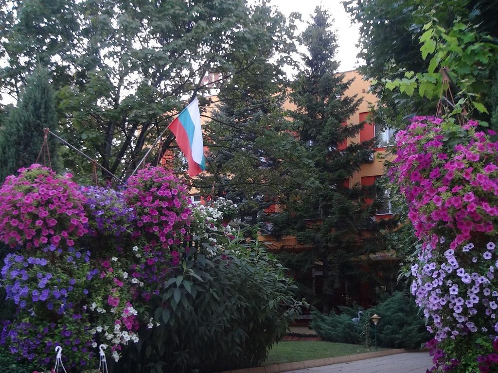 Family Hotel Familya Ruse Extérieur photo