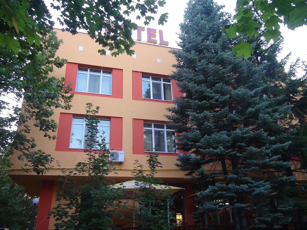 Family Hotel Familya Ruse Extérieur photo