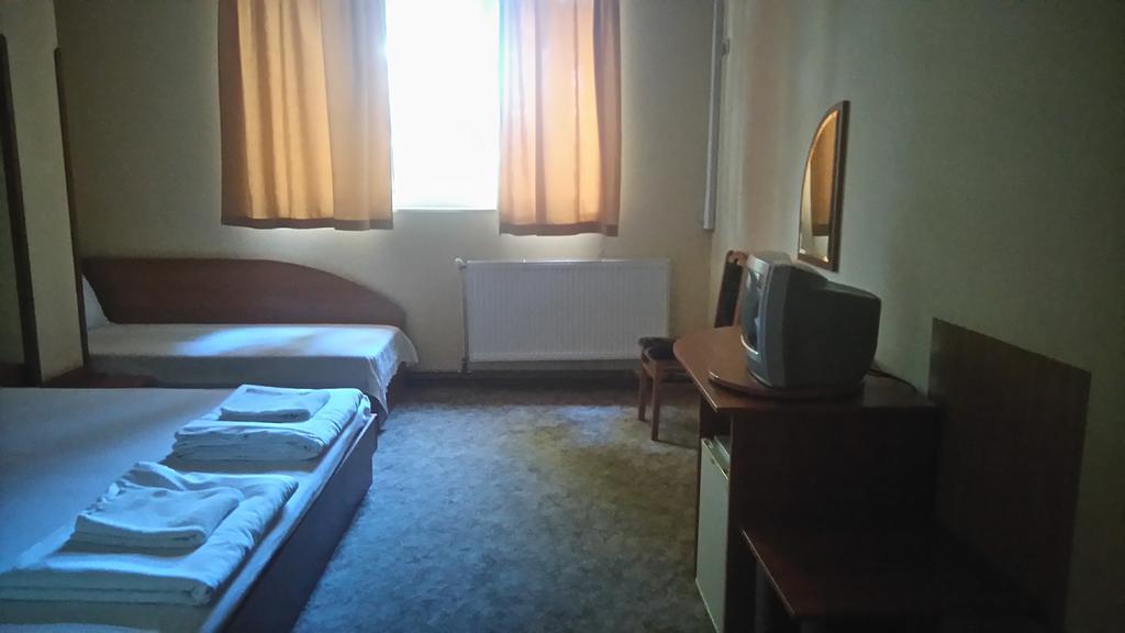 Family Hotel Familya Ruse Extérieur photo