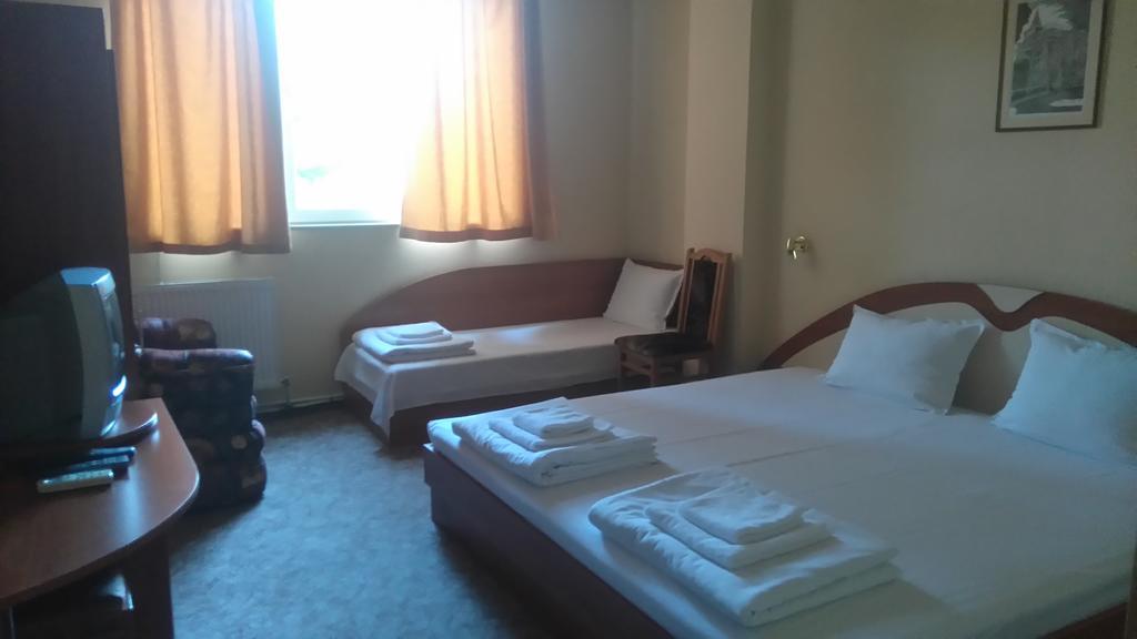 Family Hotel Familya Ruse Extérieur photo